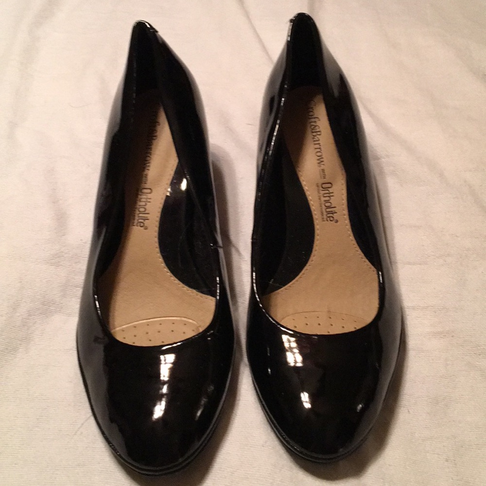 Like new  Black patent leather pumps